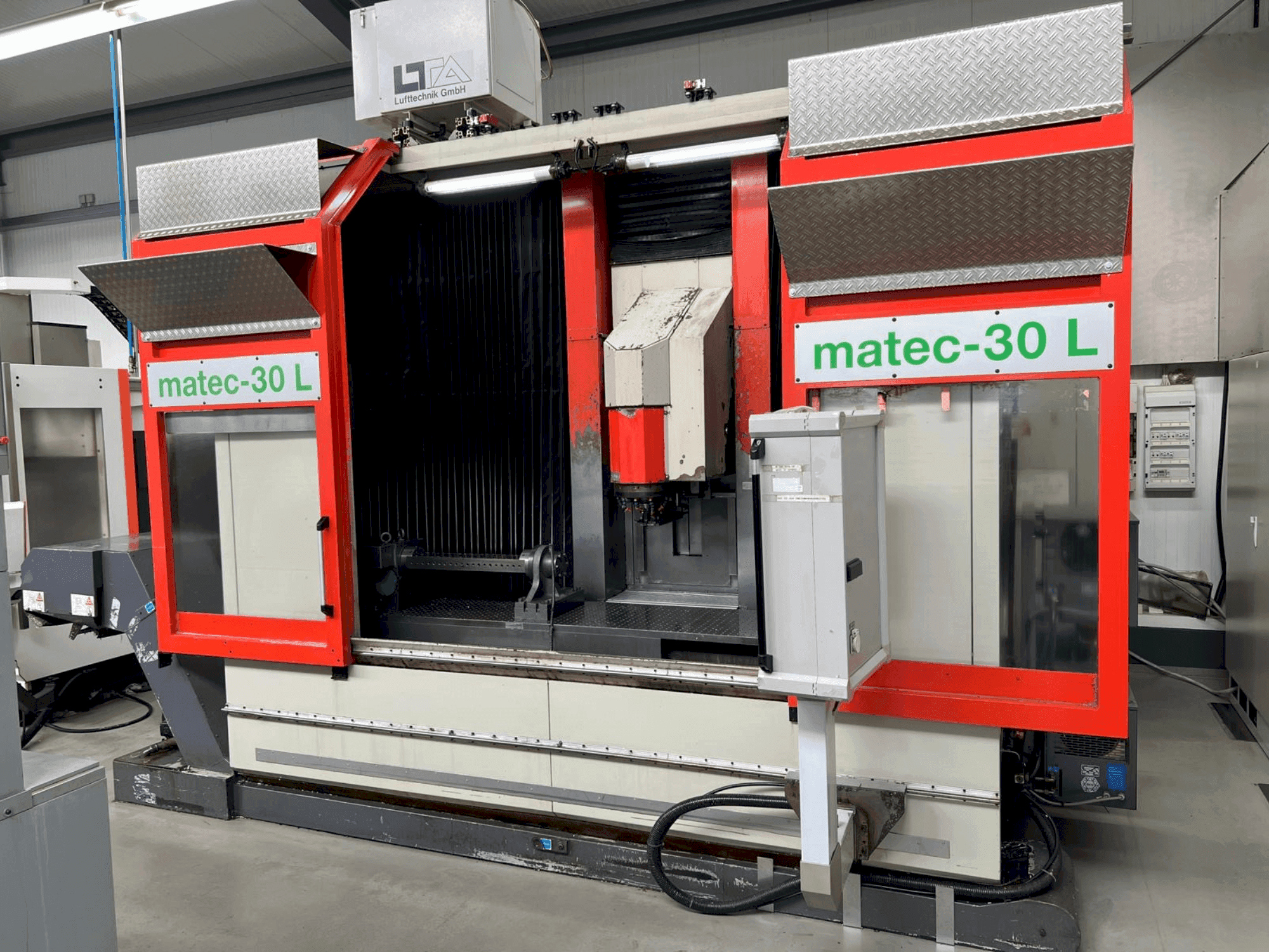 Frontansicht der Matec 30 L Maschine