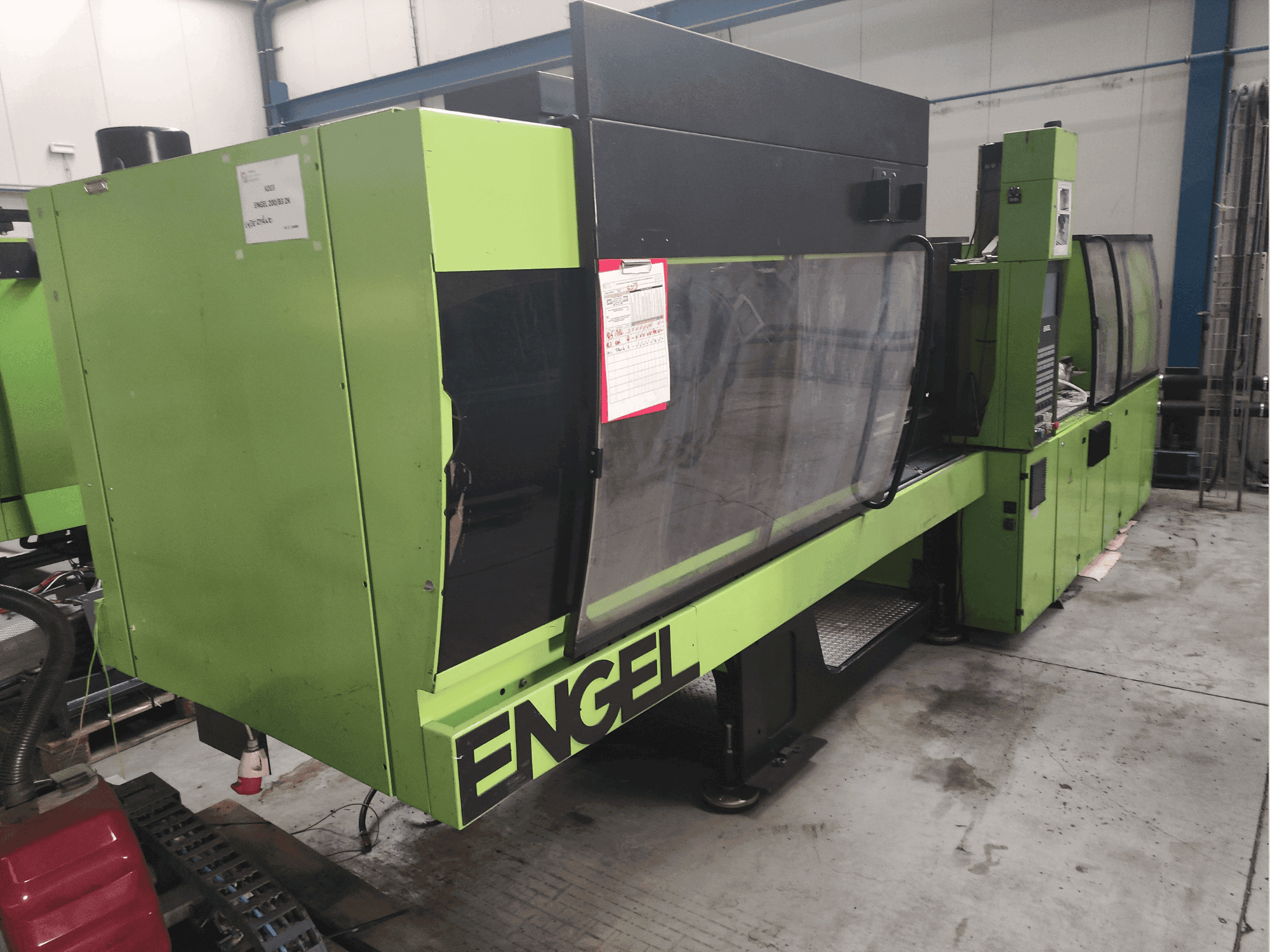 Frontansicht der Engel Victory 750/200 Tech Maschine