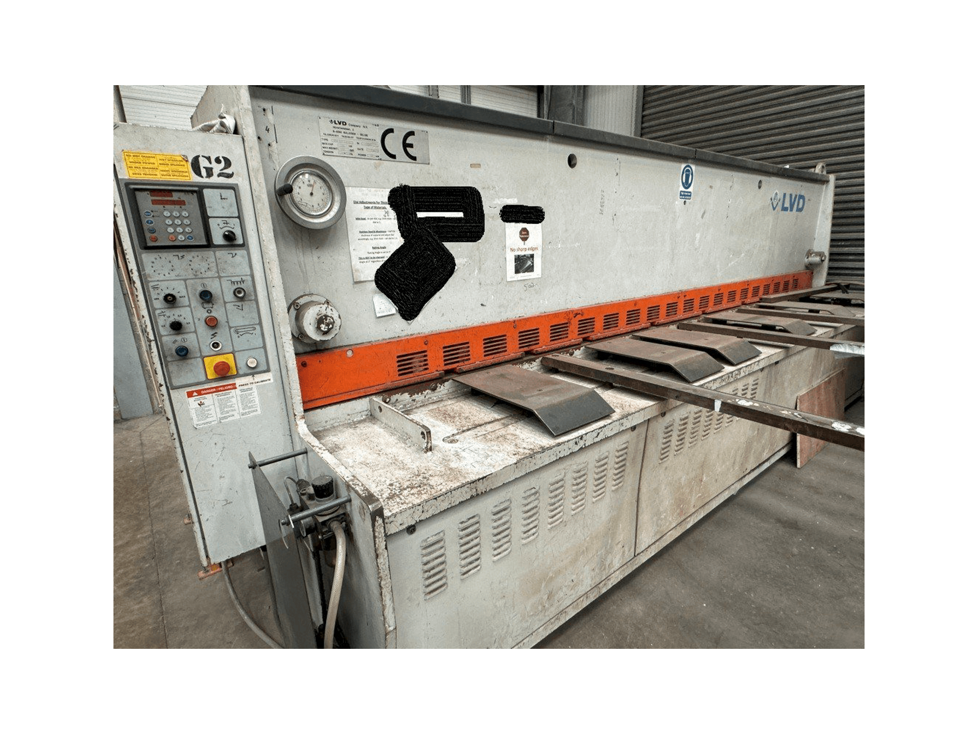 Frontansicht der LVD HST-C 40/6 Maschine