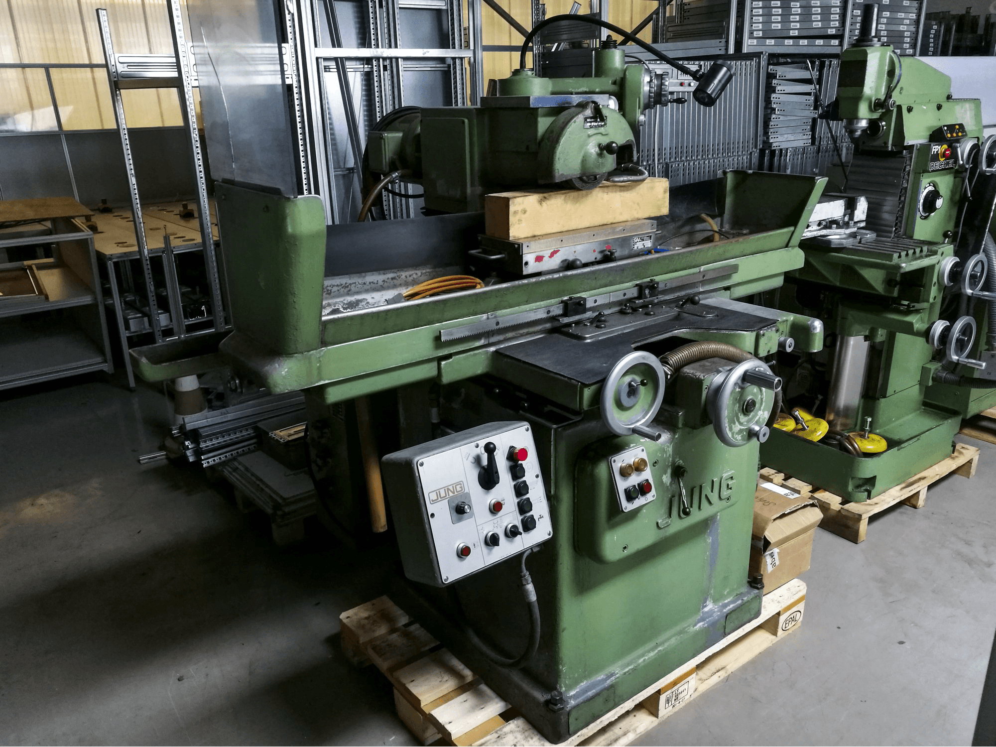 Linke Ansicht der JUNG HF 50 RD Maschine