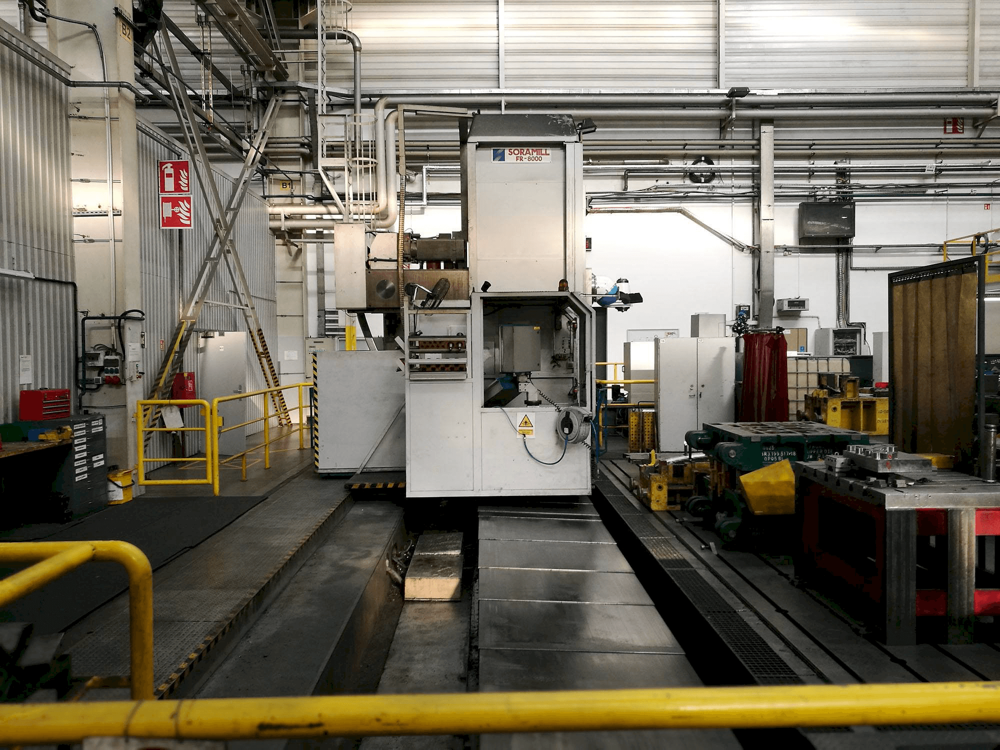 Frontansicht der Soraluce FR-8000 Maschine