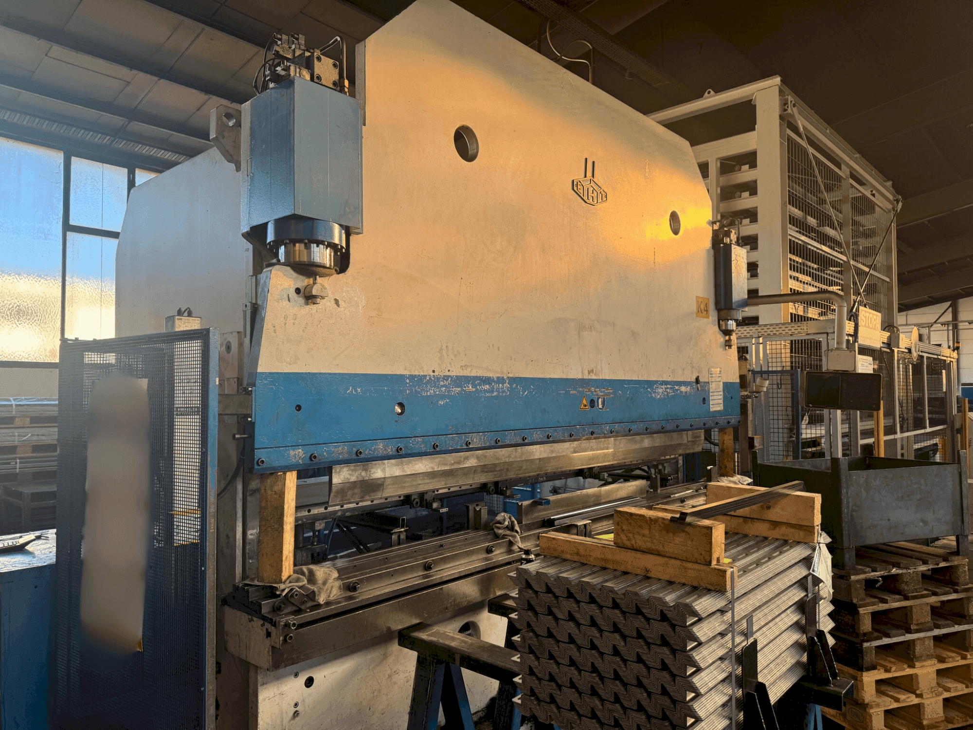 Frontansicht der EHT EHPS 15-40 Maschine