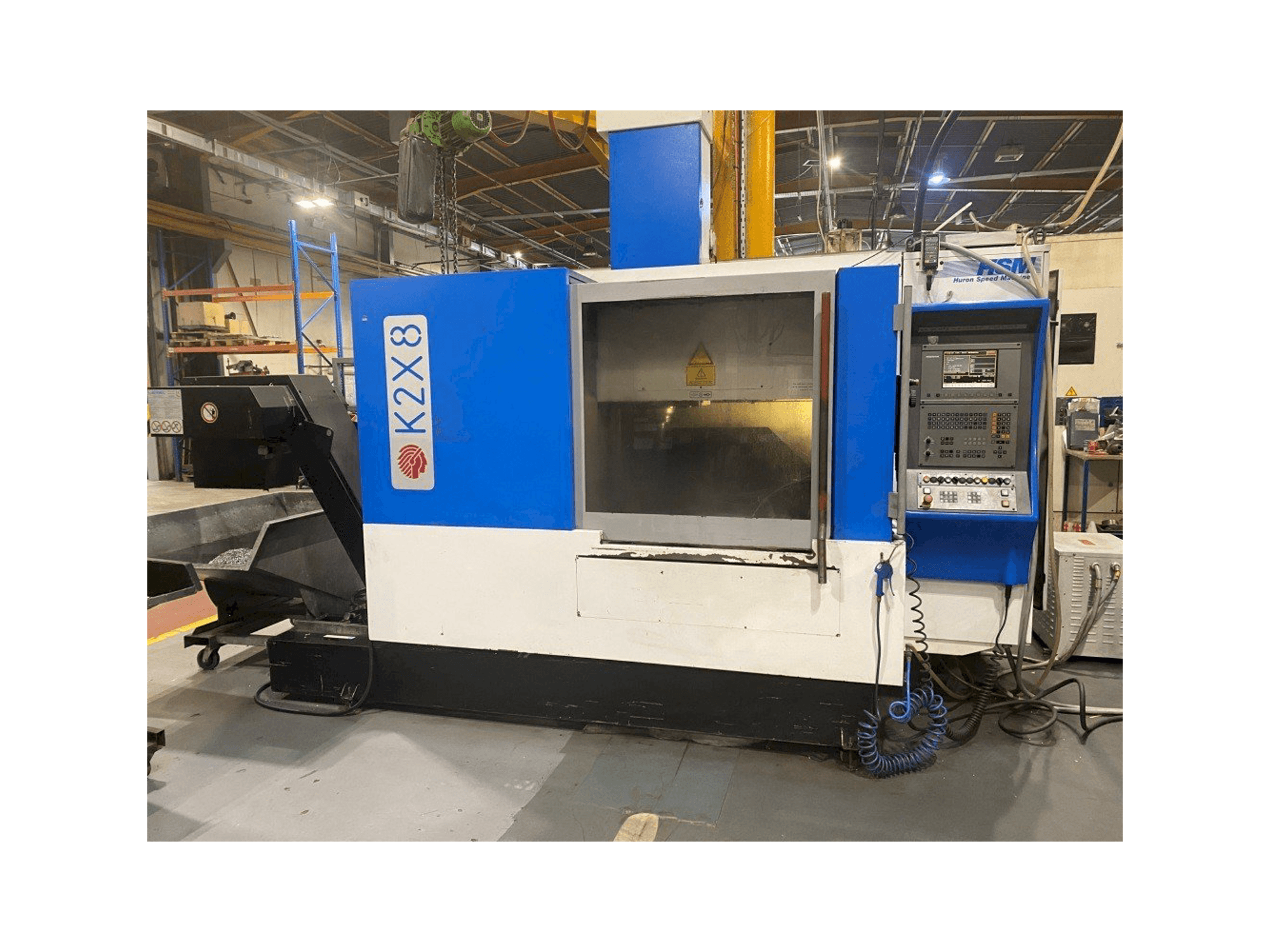 Frontansicht der Huron K2X8 Maschine