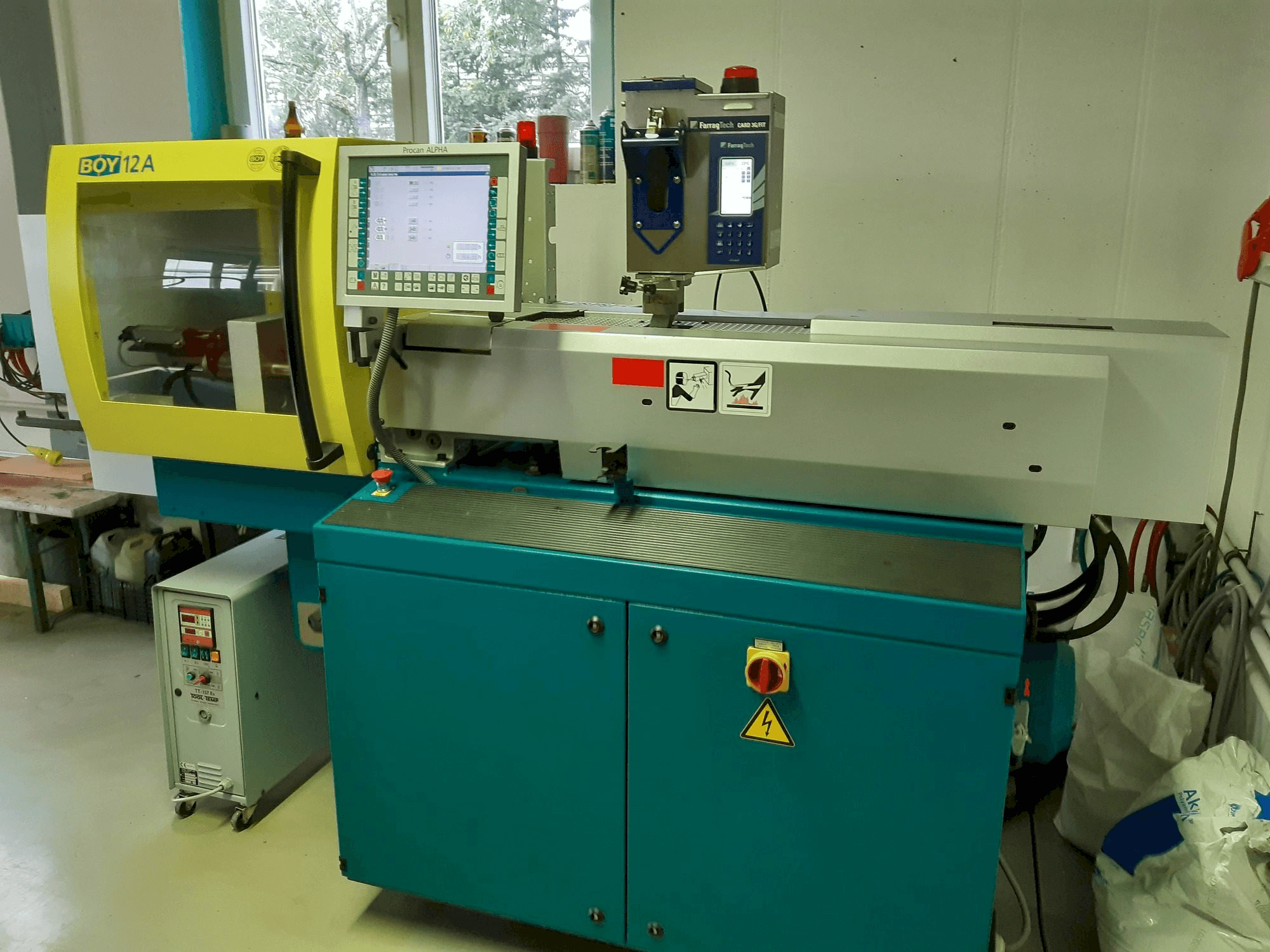 Frontansicht der BOY 12A Maschine