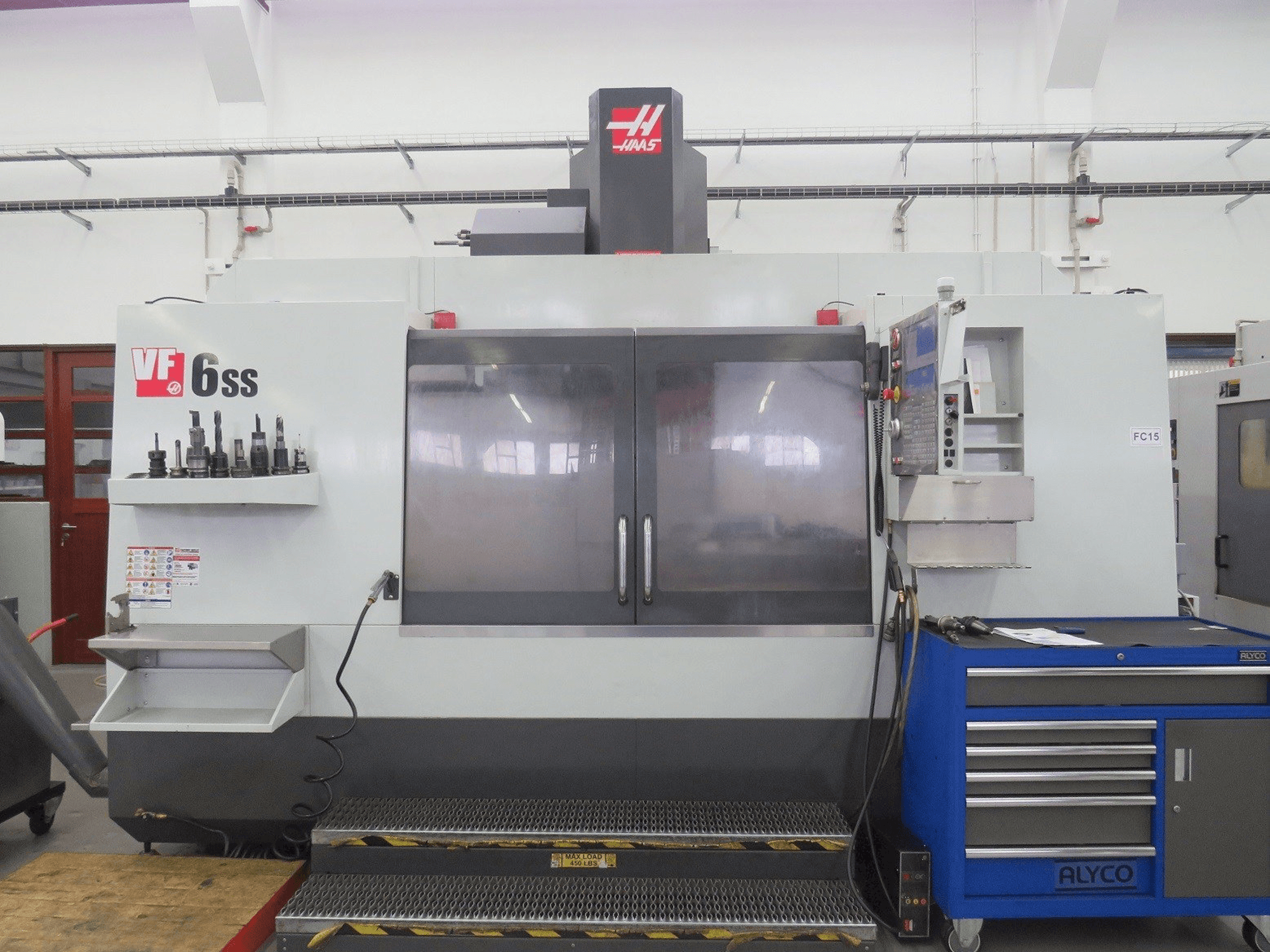 Frontansicht der HAAS VF-6SS Maschine