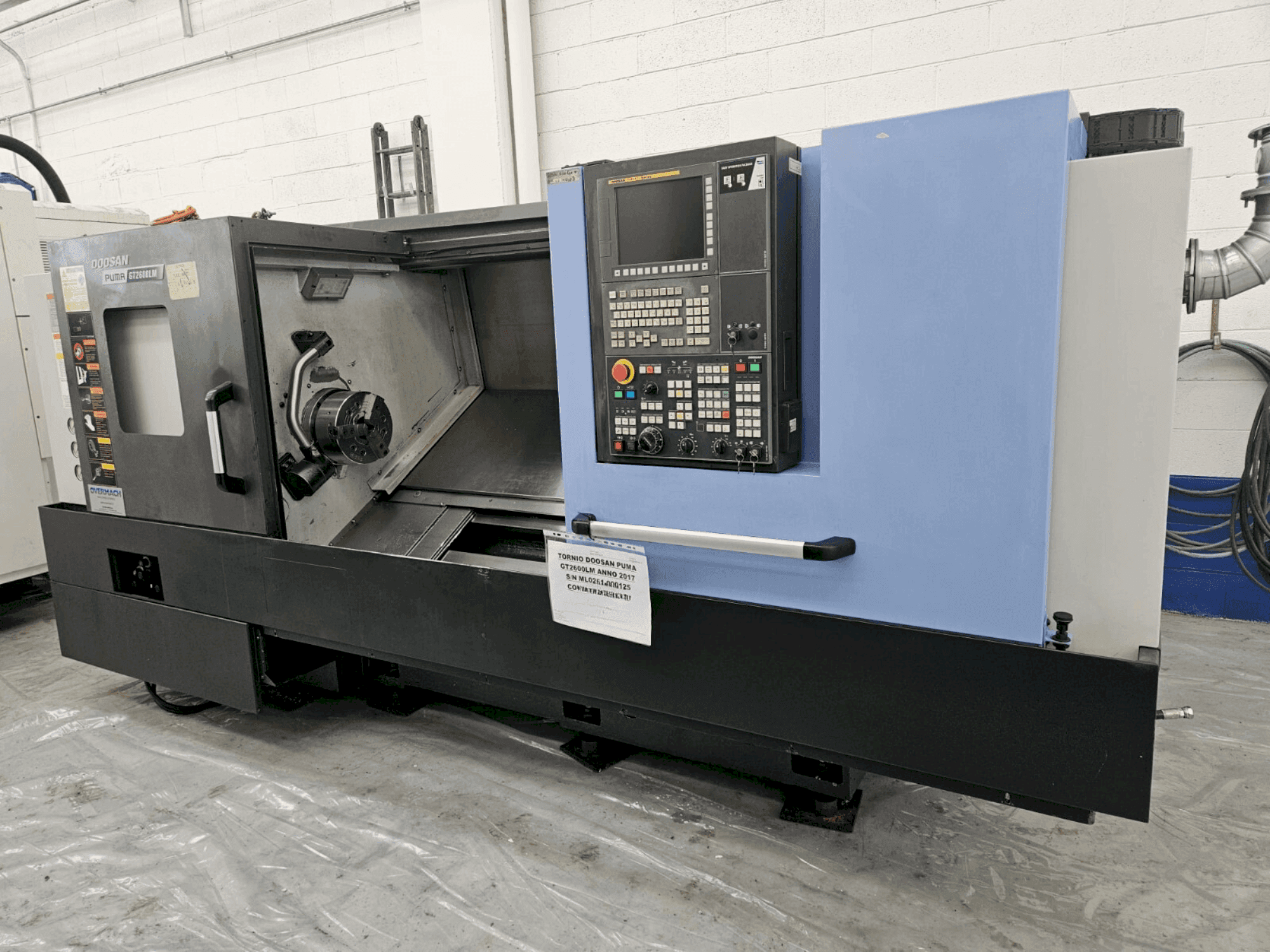 Frontansicht der DOOSAN PUMA GT2600LM Maschine