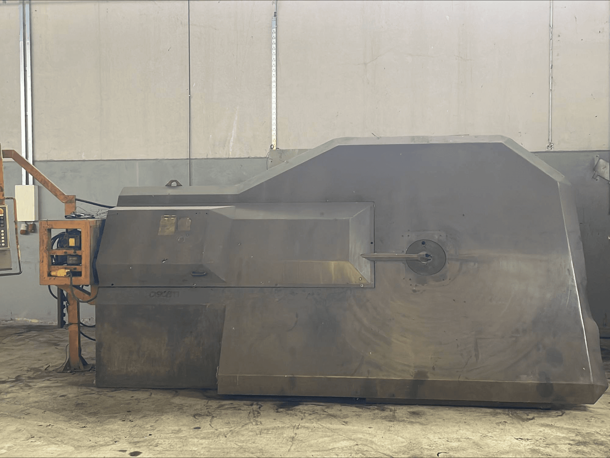 Frontansicht der OSCAM MULTIBEND 16 Maschine