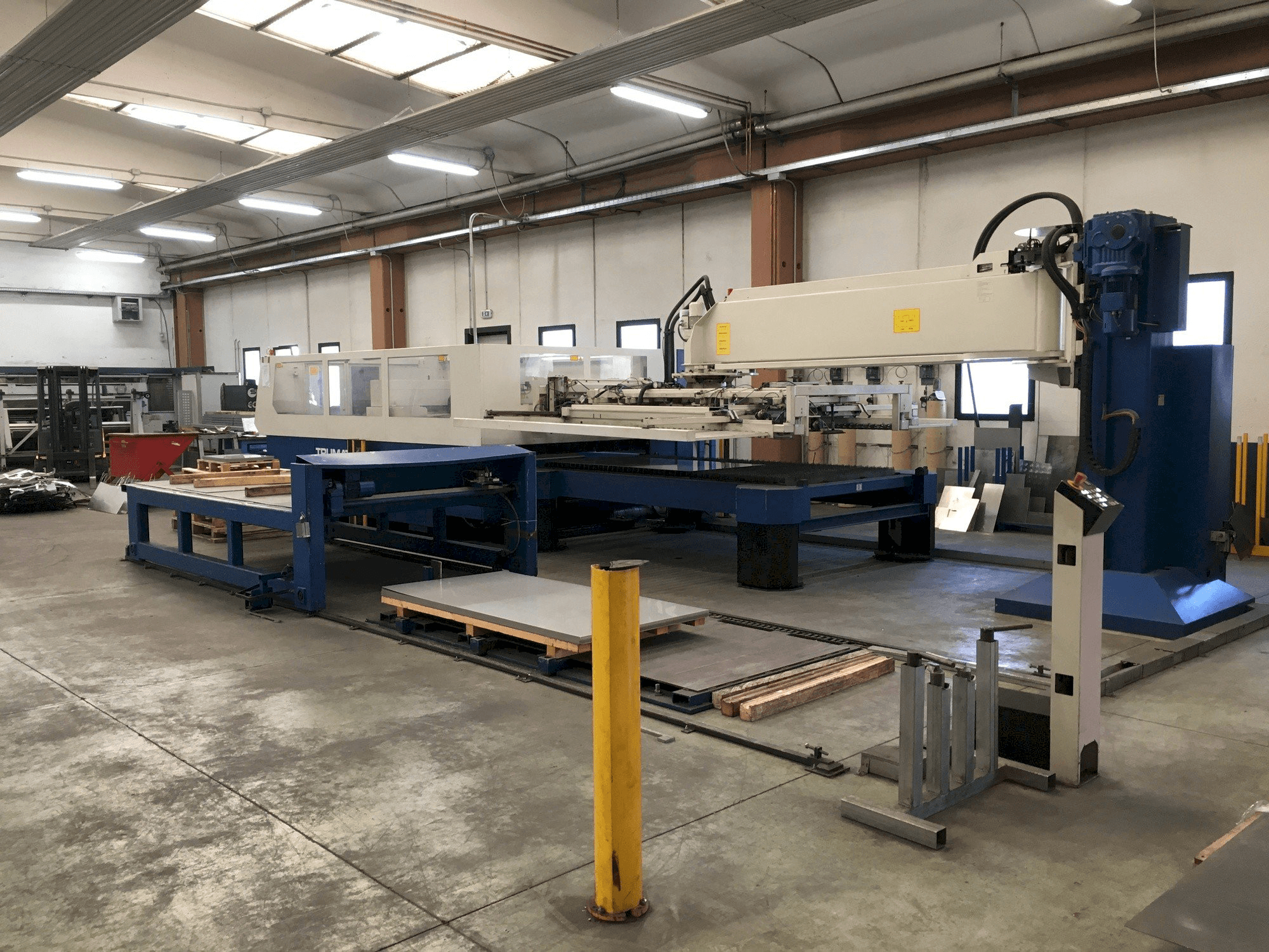 Frontansicht der Trumpf Trumatic L 3030 Maschine
