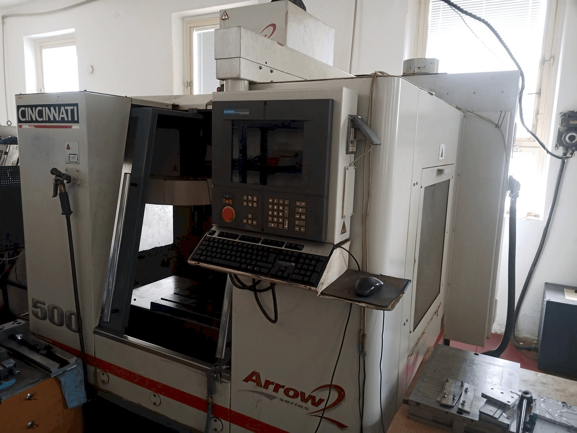 Frontansicht der Cincinnati Arrow 2 Maschine