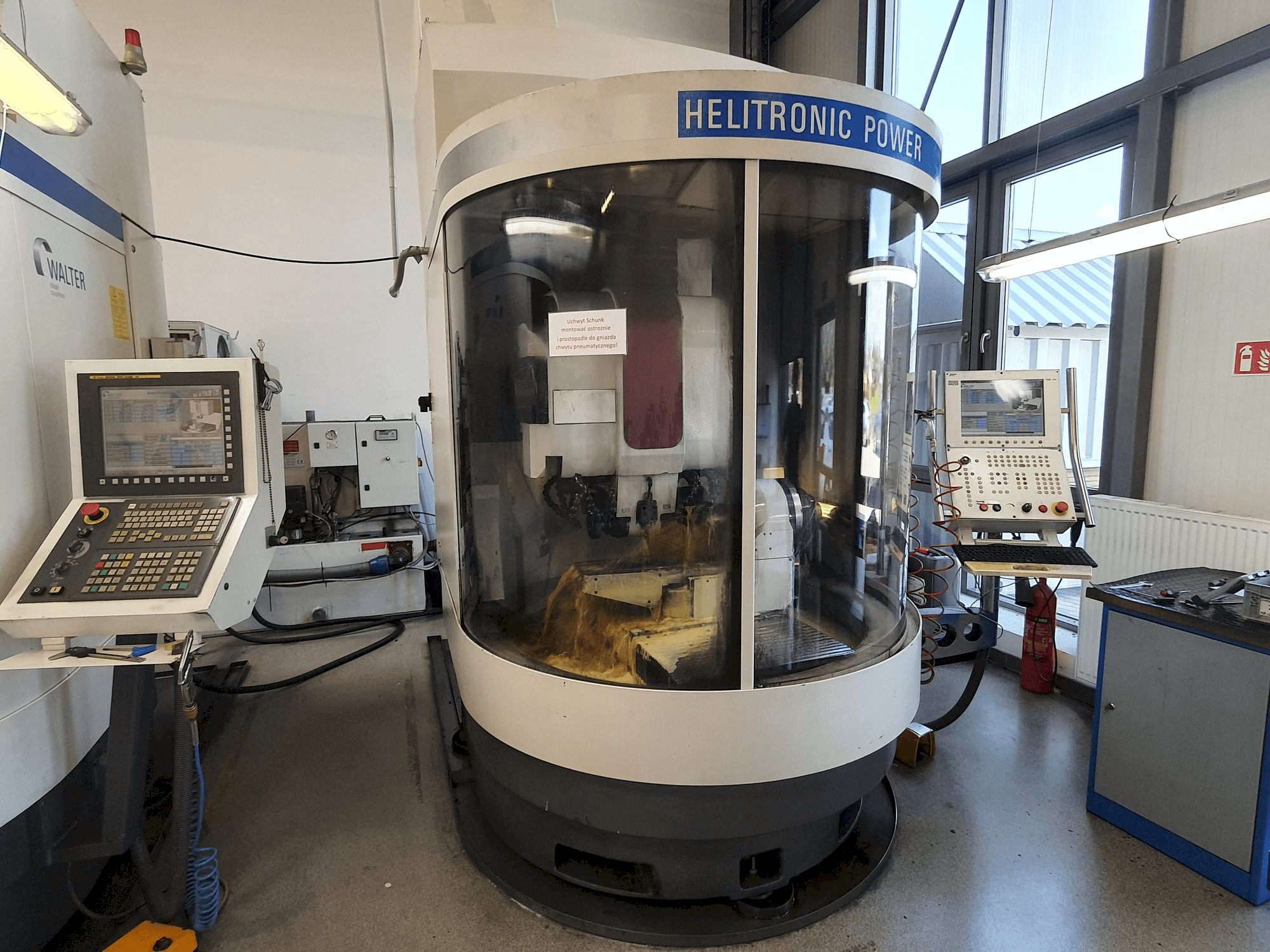 Frontansicht der Walter Helitronic Power Maschine