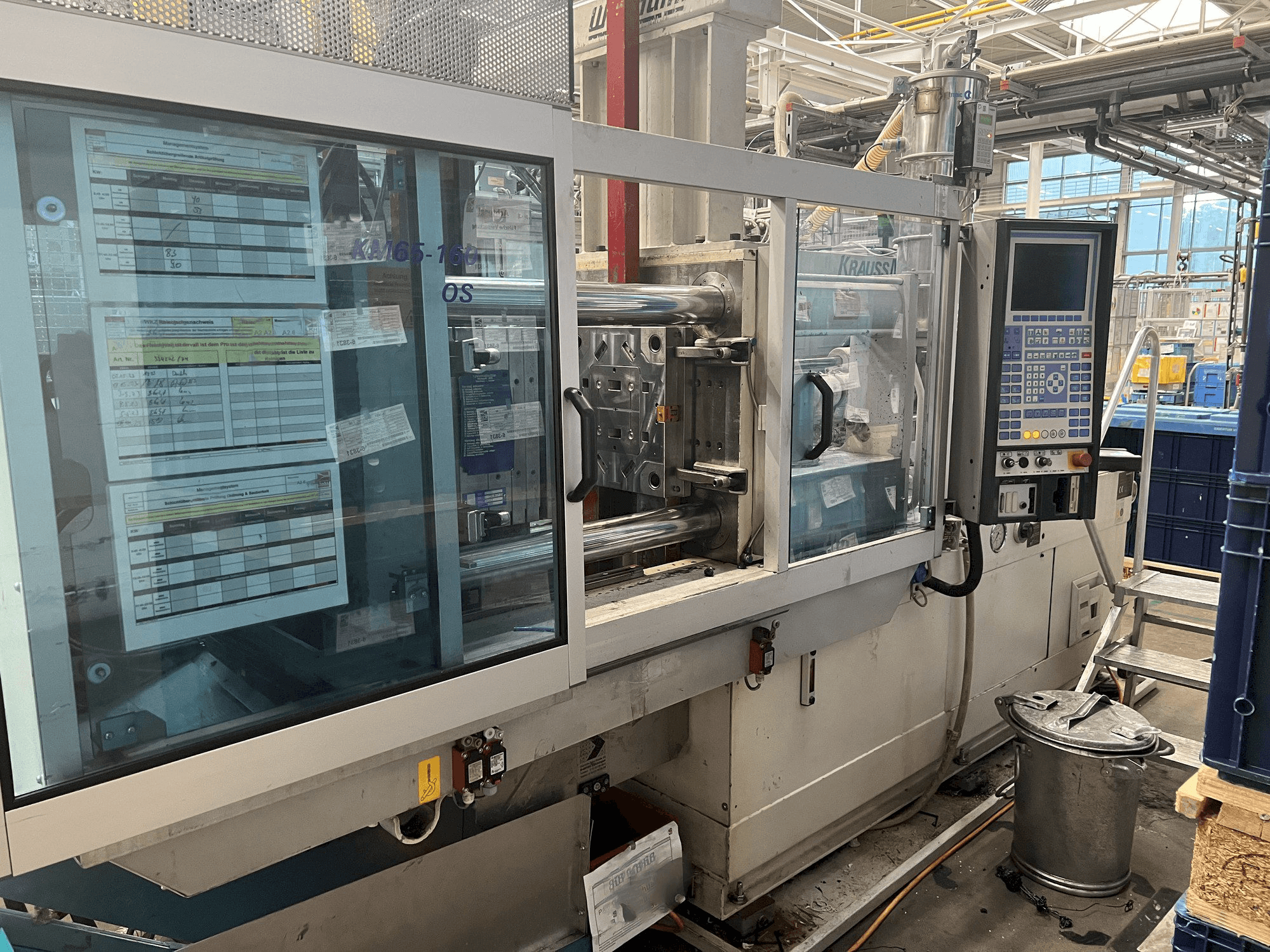 Frontansicht der Krauss Maffei KM 65-160 C2 Maschine