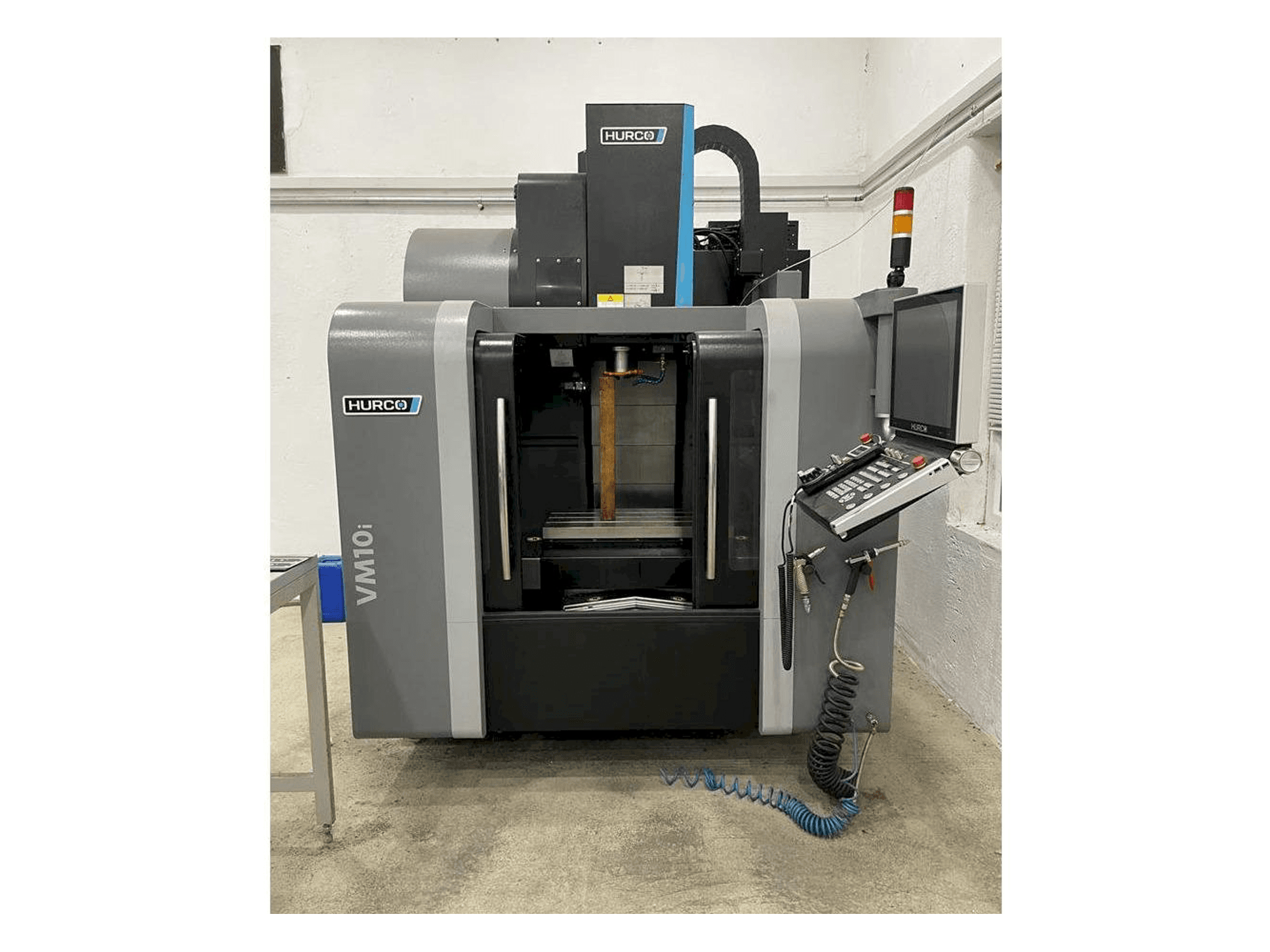 Frontansicht der Hurco VM 10 i Maschine