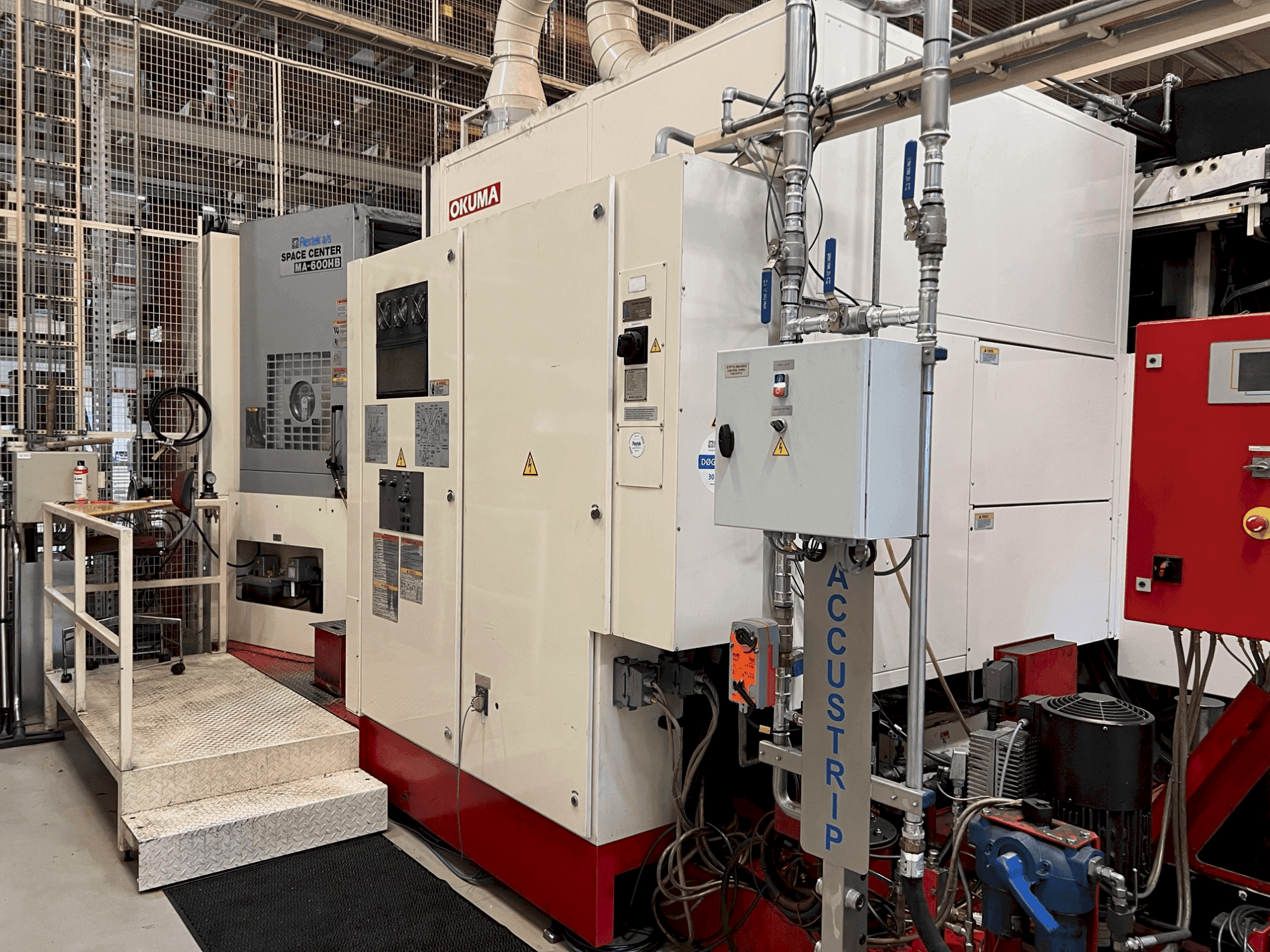 Frontansicht der Okuma MA-600HB Maschine