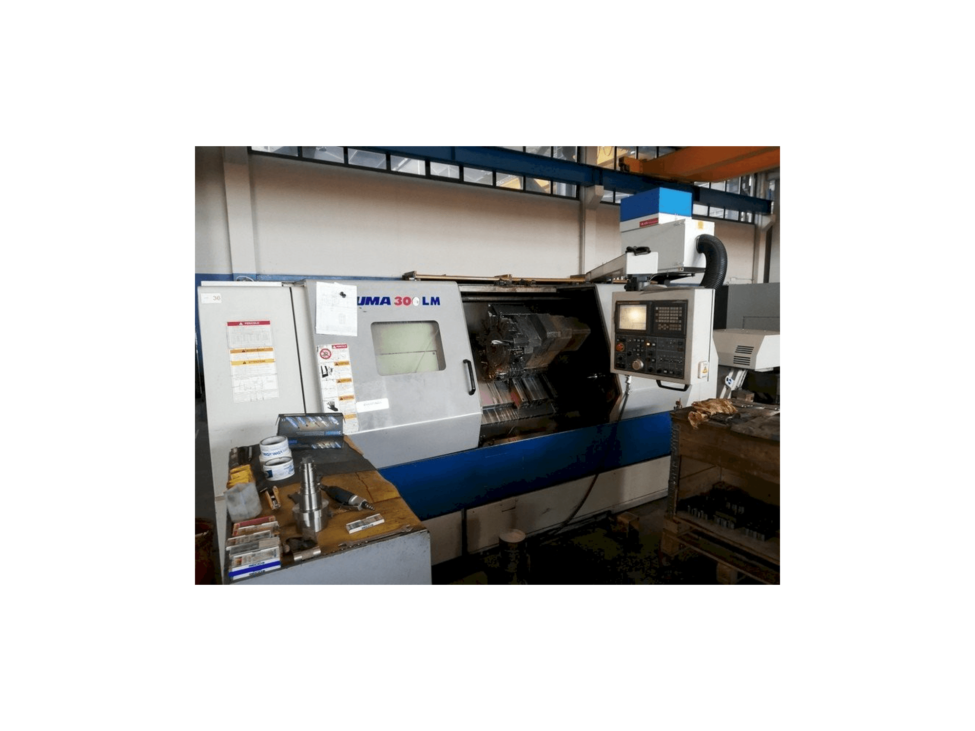 Frontansicht der Doosan PUMA 300 LMB Maschine