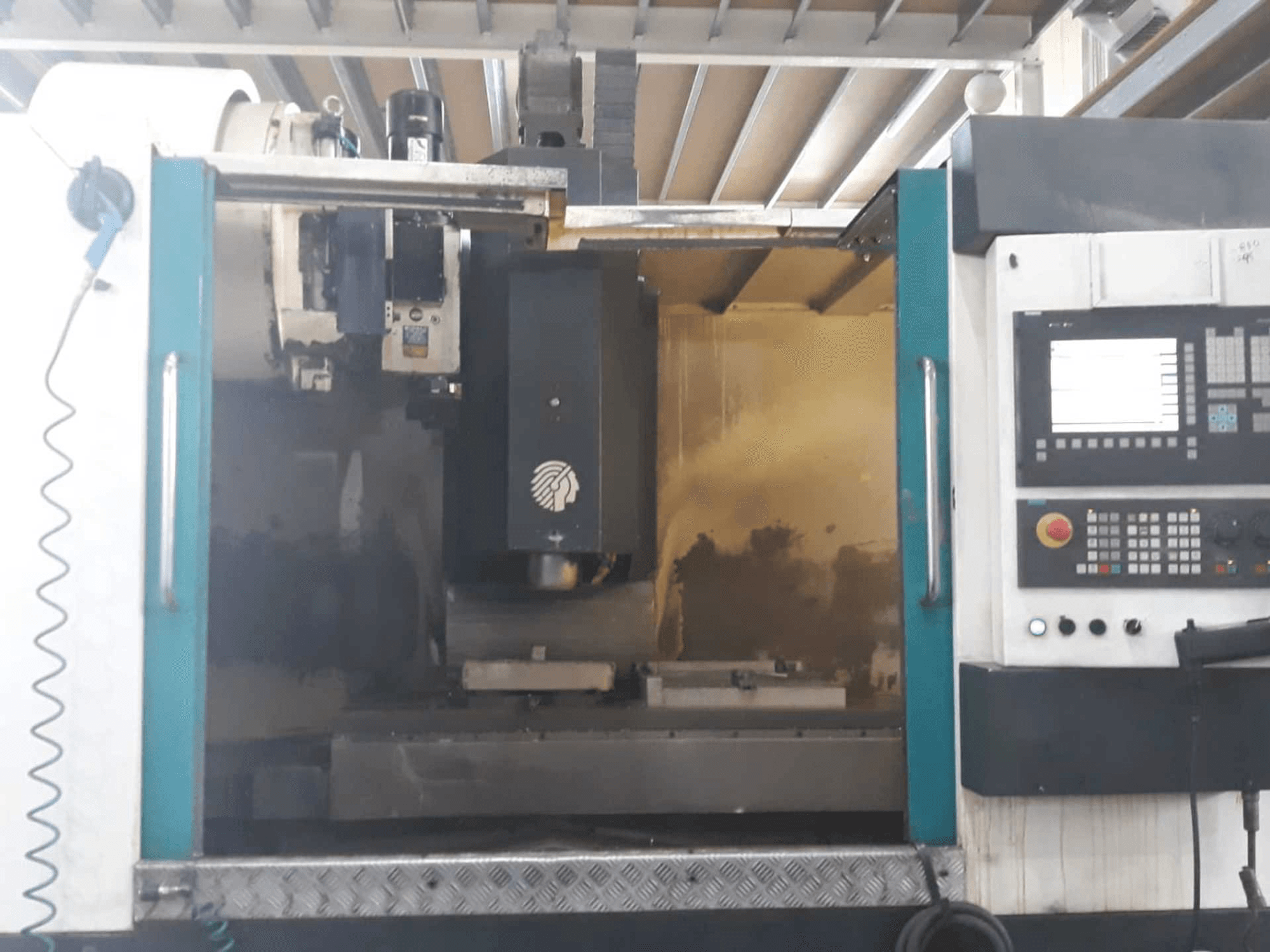 Frontansicht der Huron VX12 Maschine