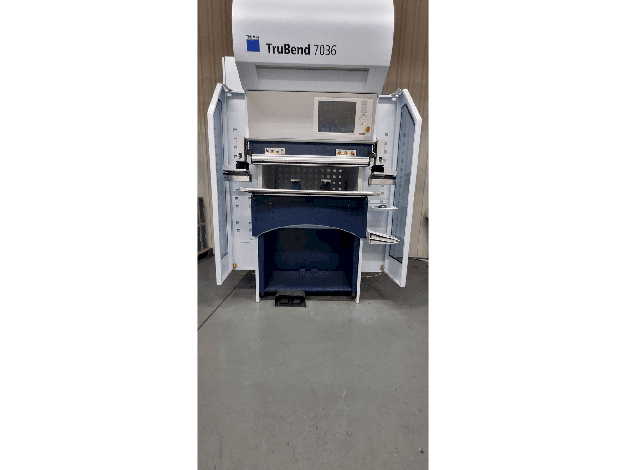Frontansicht der TRUMPF TruBend 7036 Maschine