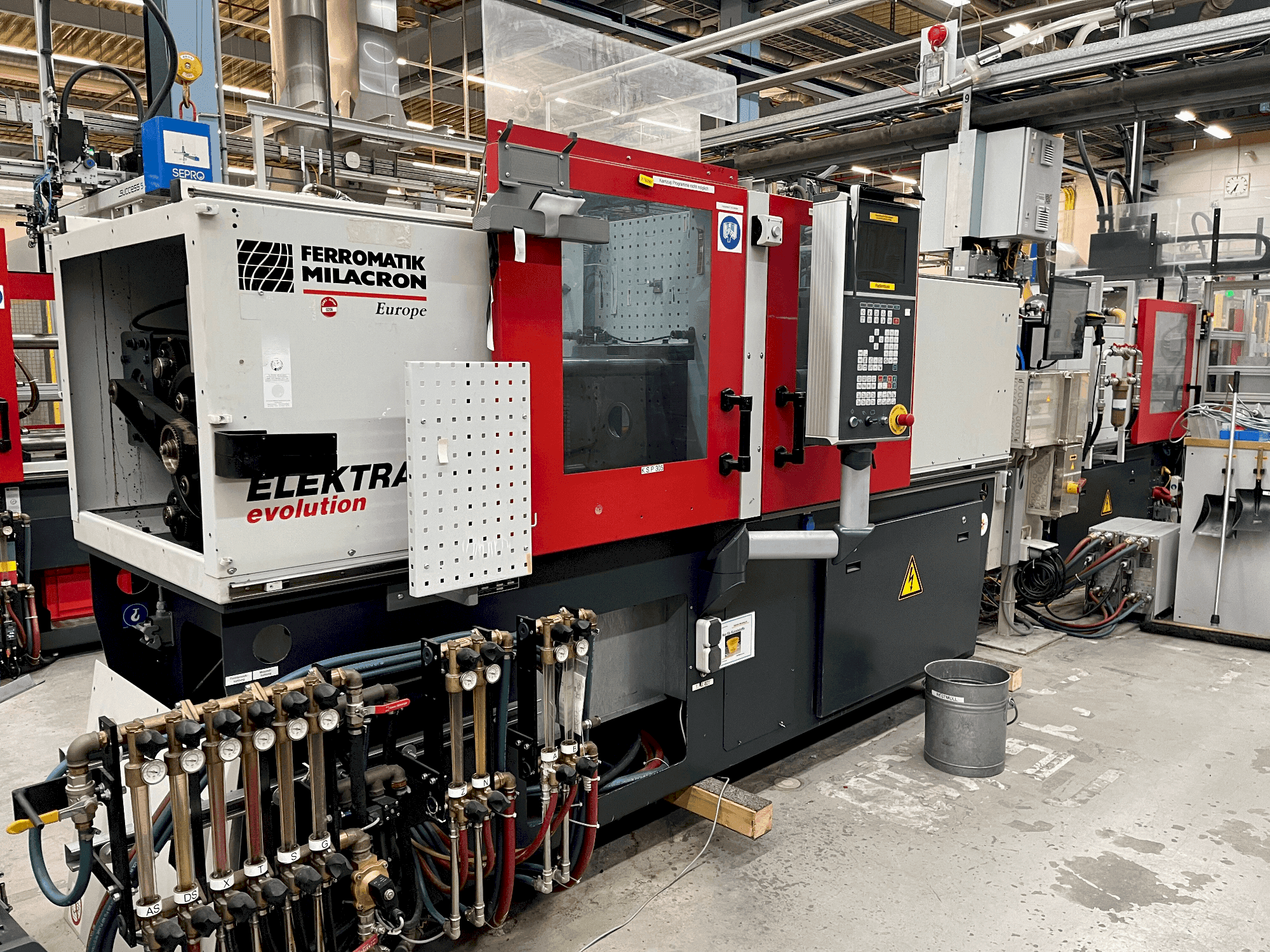 Frontansicht der FERROMATIK EE 30 Maschine