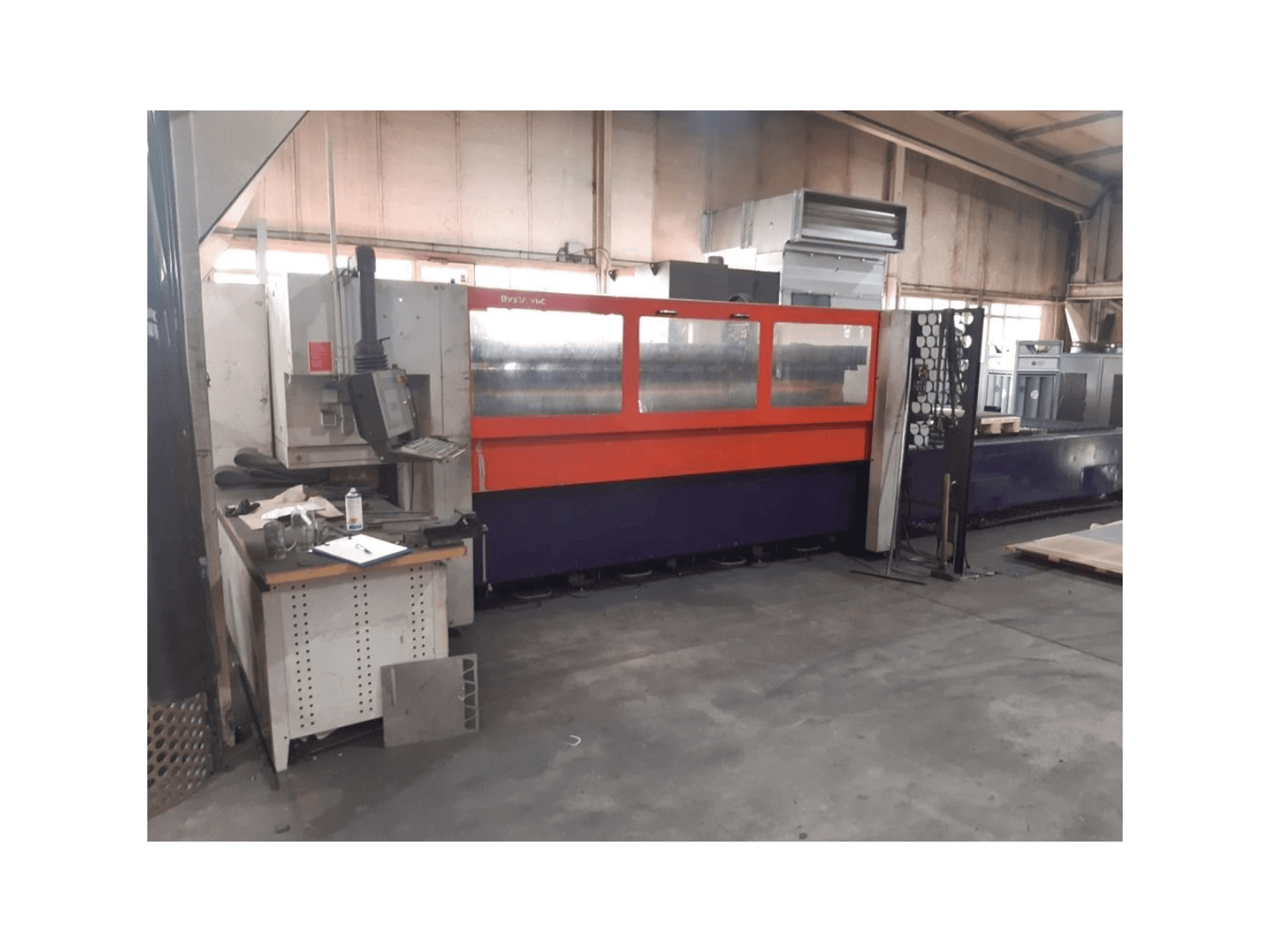 Frontansicht der Bystronic Bystar 3015 Maschine