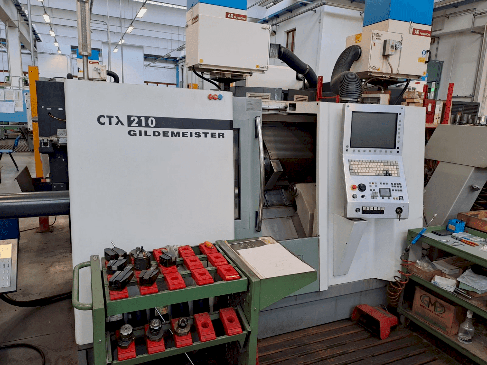 Frontansicht der Gildemeister CTX 210 Maschine