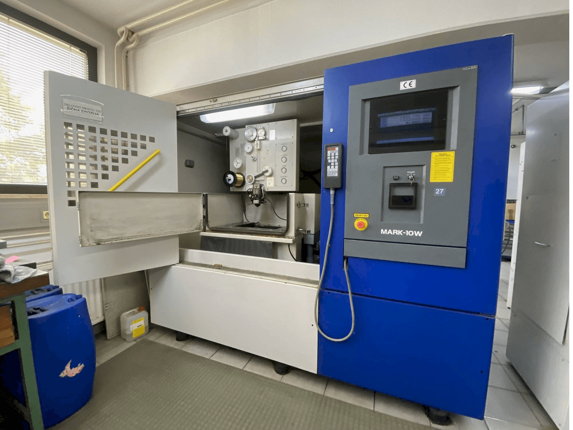 Frontansicht der Hitachi 254Y Maschine