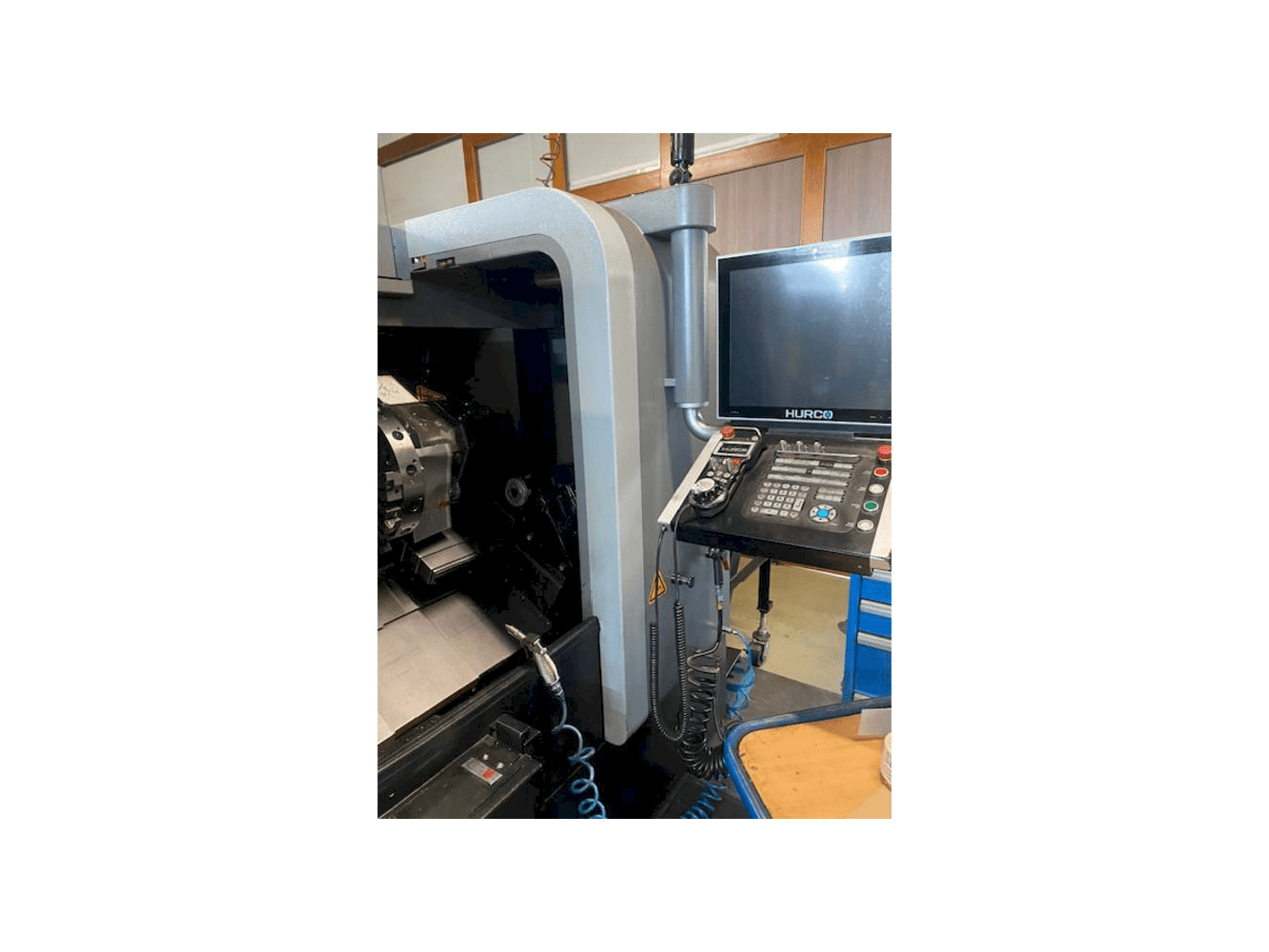 Frontansicht der Hurco TM8i Maschine