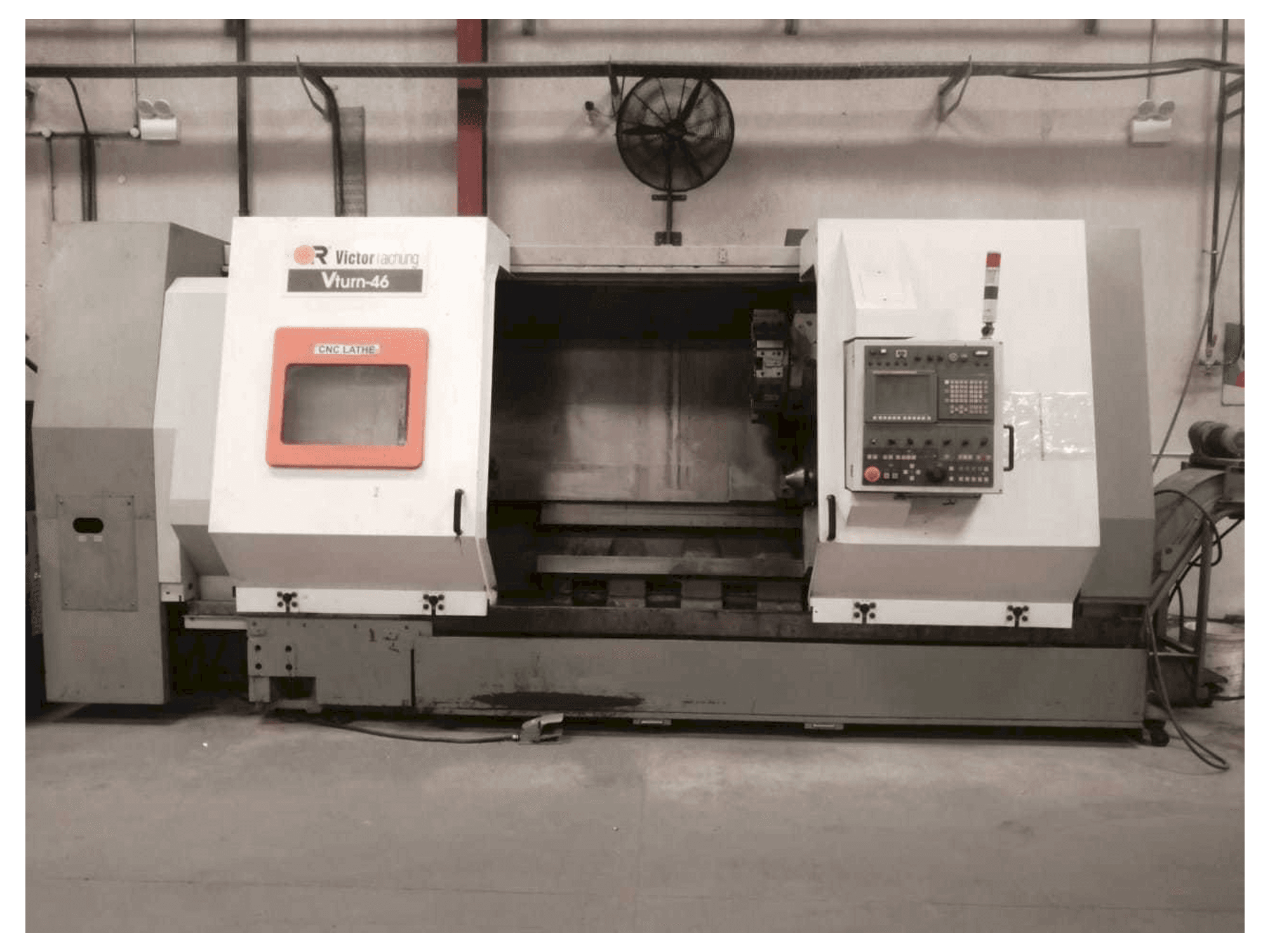 Frontansicht der Victor Vturn - 46 Maschine