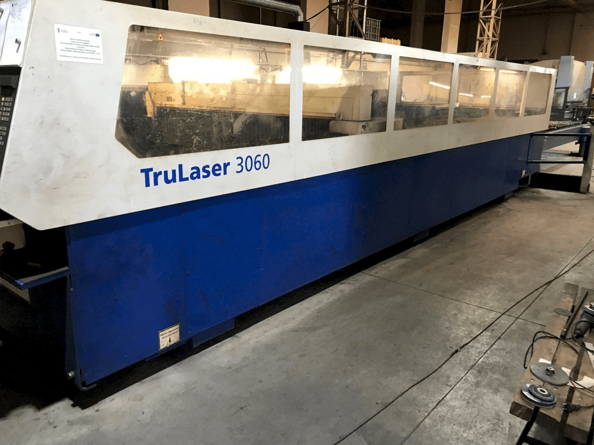 Frontansicht der Trumpf Trulaser 3060 Maschine