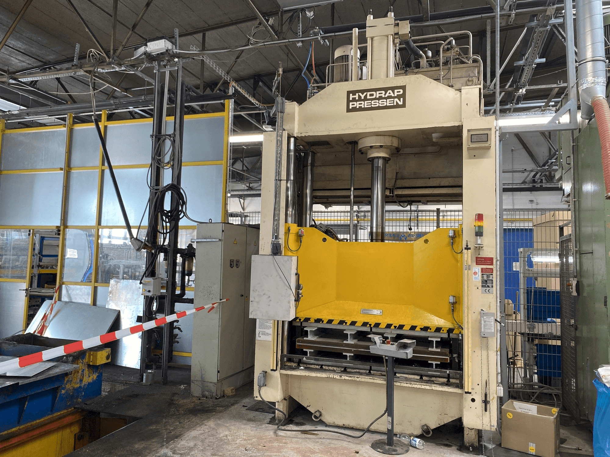 Frontansicht der HYDRAP HPD-S 63 Maschine
