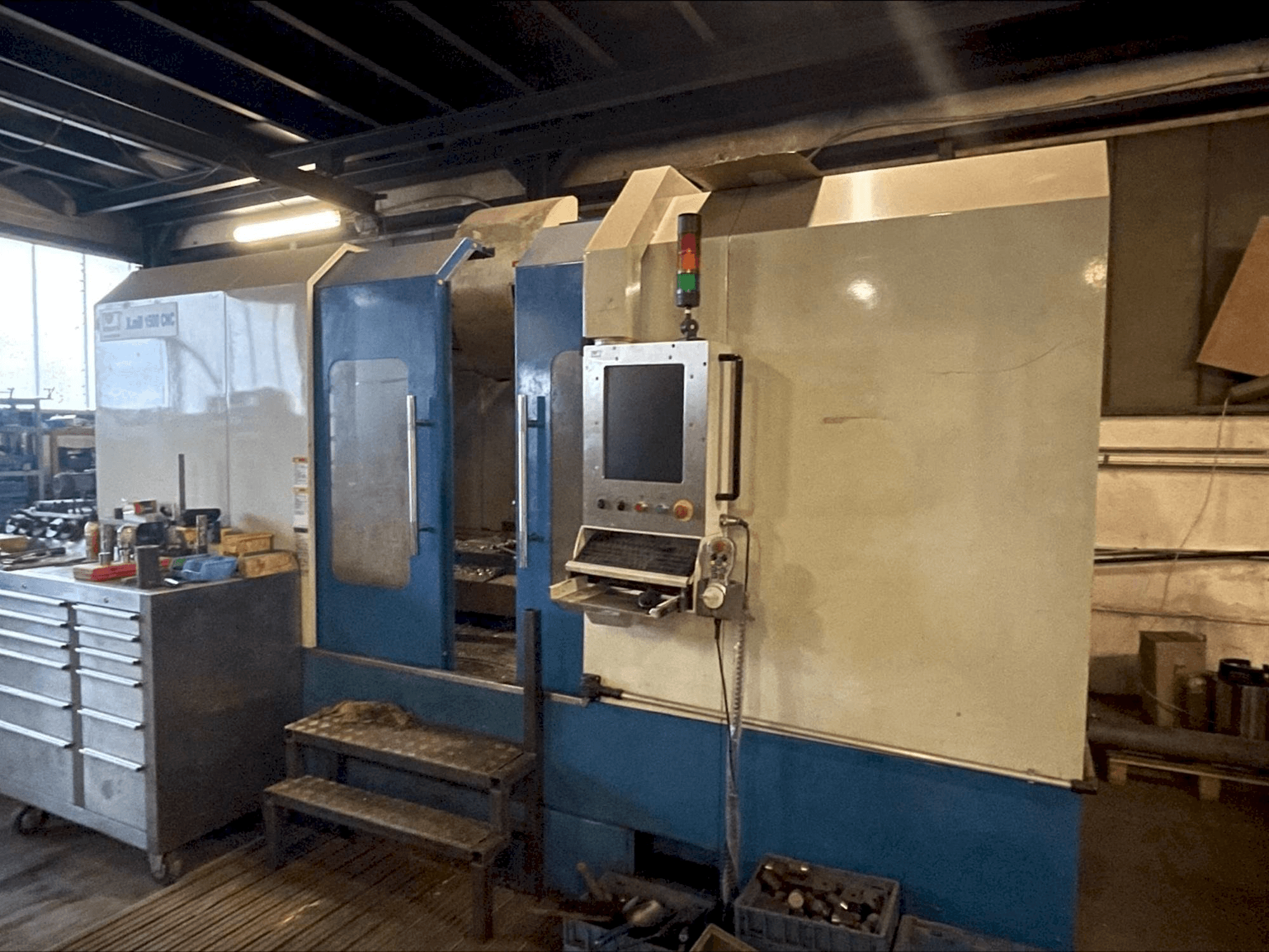 Frontansicht der KNUTH LL 1500 CNC Maschine